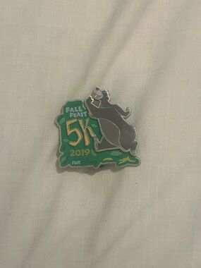 Disney Fall Feast 5K 2019 Enamel Pin - Green, Yellow, Gray